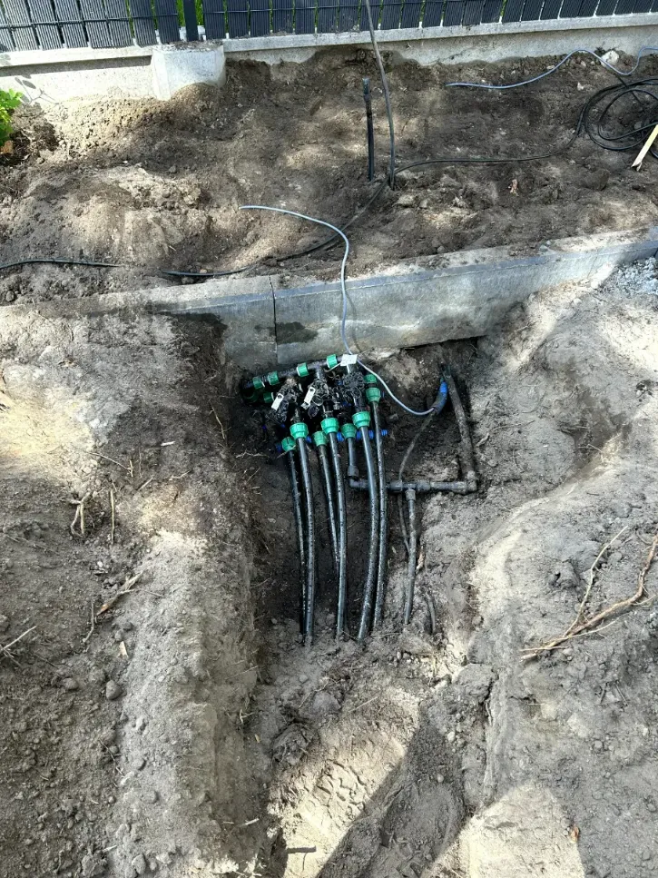 Instalacja rozdzielacza systemu nawadniania